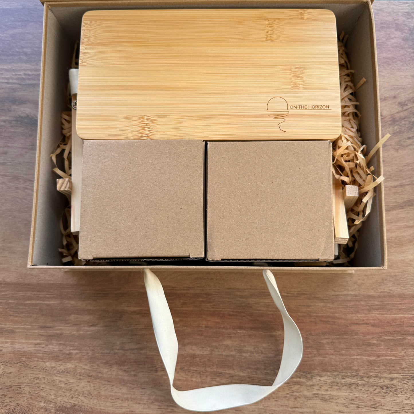 Inside the box comes the all in one painting kit, 2 foraging jars, and 2 mini easels